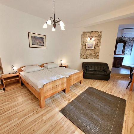 Apartments Brscic Πόρετς Εξωτερικό φωτογραφία