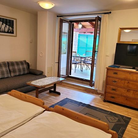 Apartments Brscic Πόρετς Εξωτερικό φωτογραφία