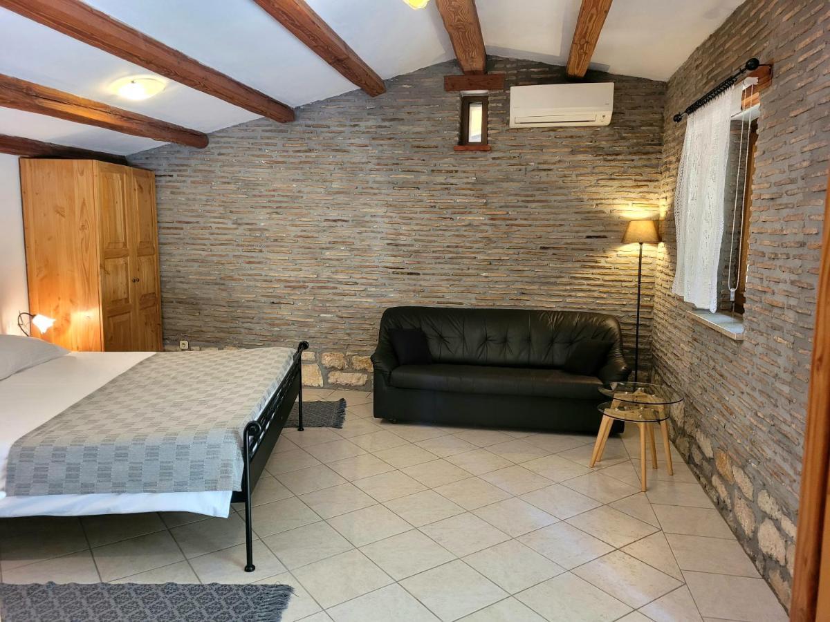 Apartments Brscic Πόρετς Εξωτερικό φωτογραφία