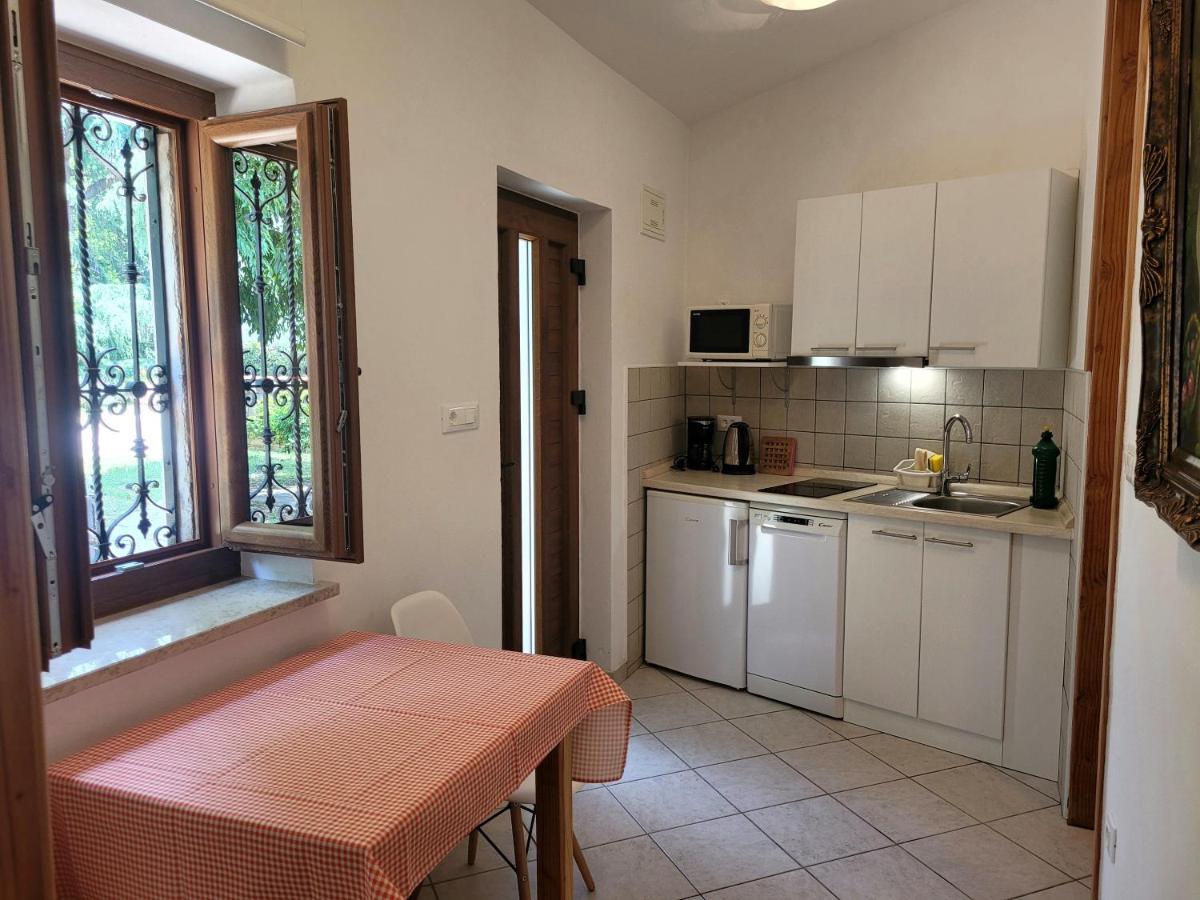 Apartments Brscic Πόρετς Εξωτερικό φωτογραφία
