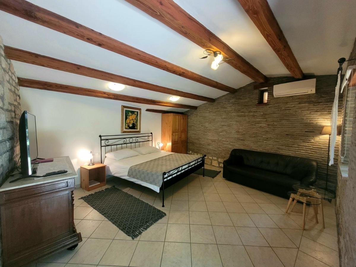 Apartments Brscic Πόρετς Εξωτερικό φωτογραφία