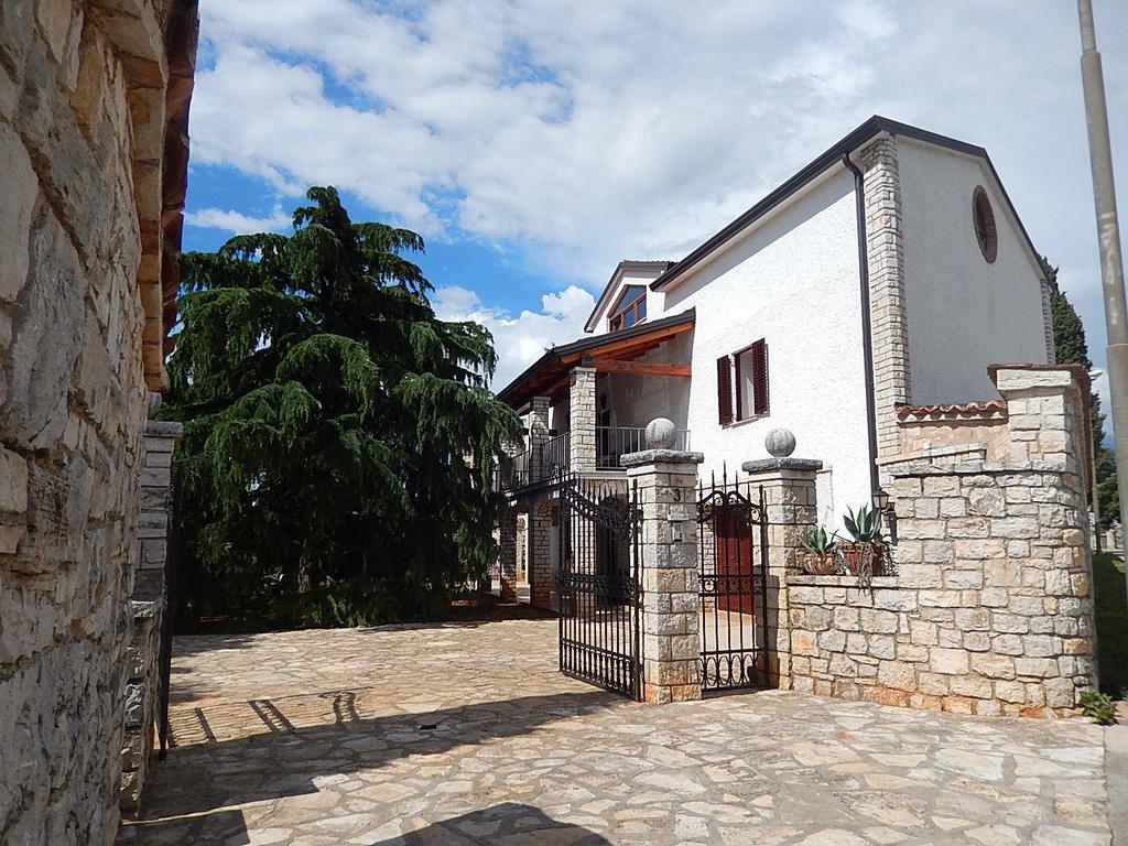 Apartments Brscic Πόρετς Εξωτερικό φωτογραφία