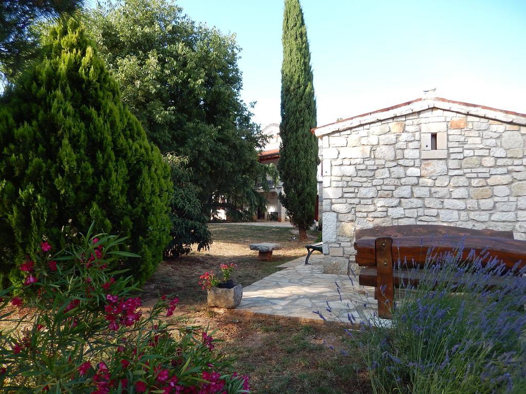 Apartments Brscic Πόρετς Εξωτερικό φωτογραφία